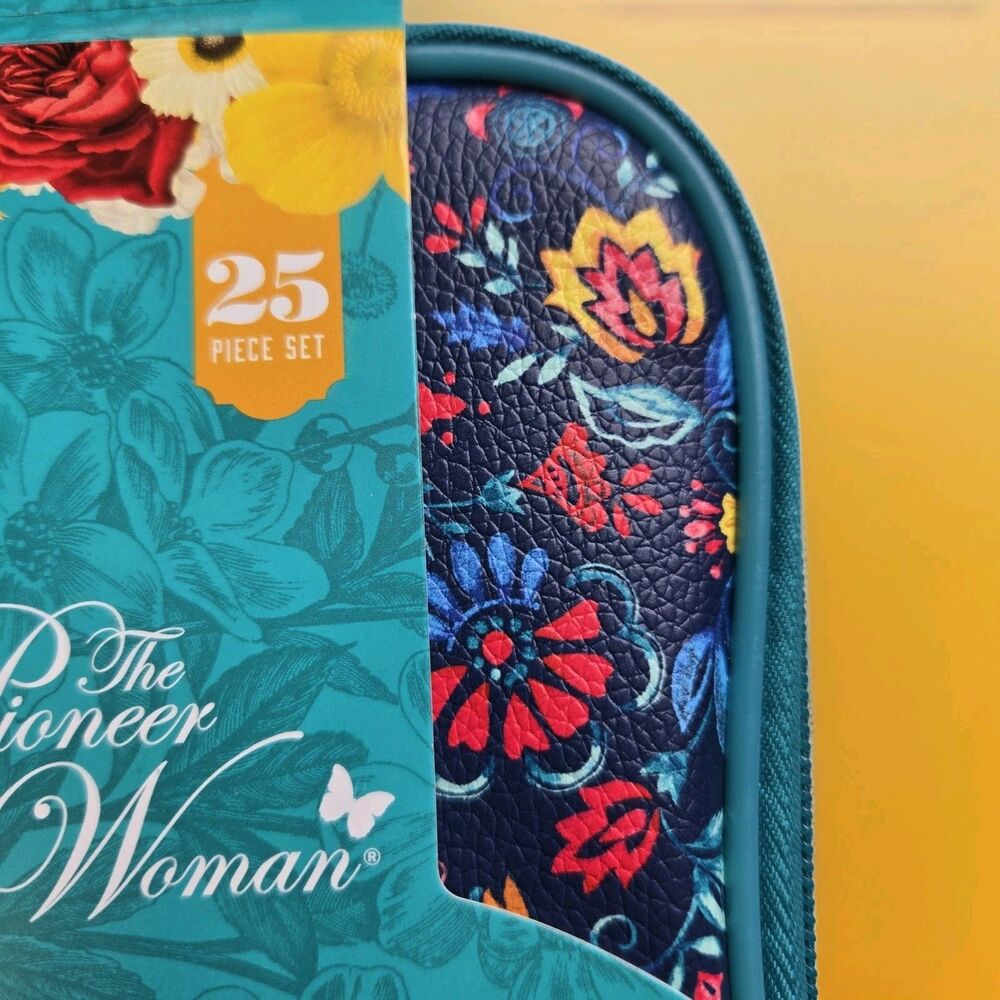 Pioneer‎ Woman Crochet Hook Set Mazie Floral 25 Pieces Steel 00-14 Aluminum D-K - Picture 4 of 7